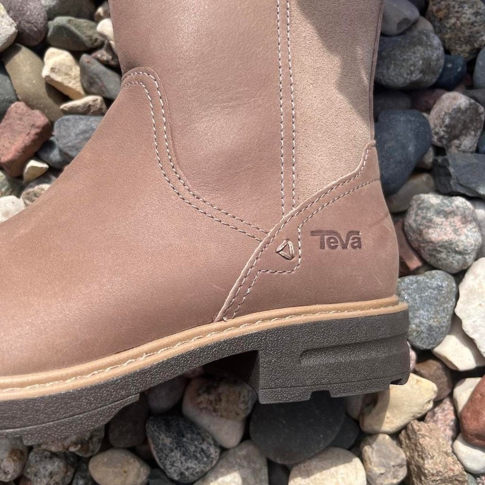 TEVA Waterproof leather boots Size 6
